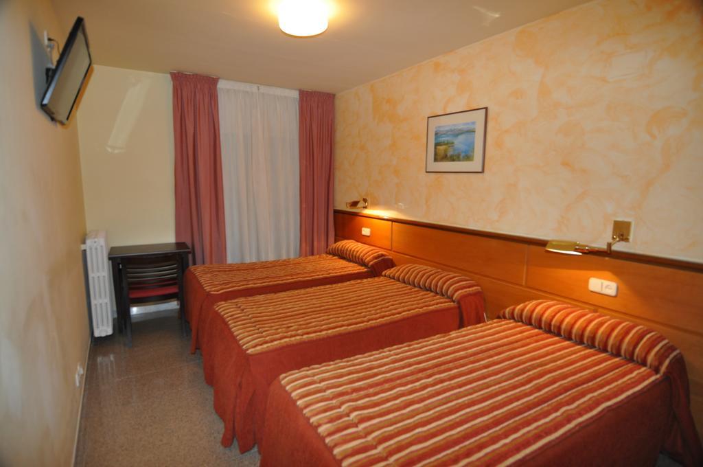 Hotel Solé La La Pobla de Segur Szoba fotó