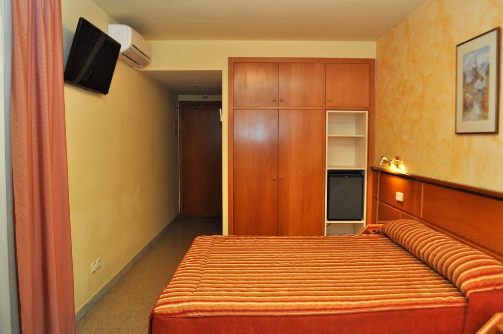 Hotel Solé La La Pobla de Segur Szoba fotó
