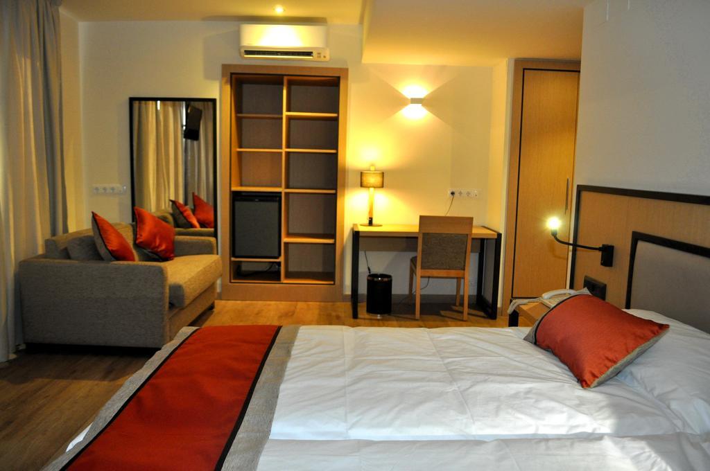 Hotel Solé La La Pobla de Segur Szoba fotó