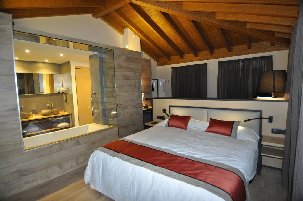 Hotel Solé La La Pobla de Segur Szoba fotó