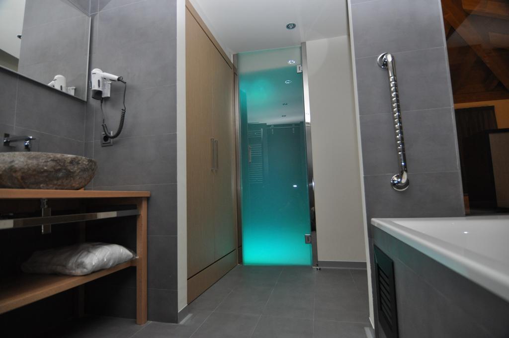 Hotel Solé La La Pobla de Segur Szoba fotó